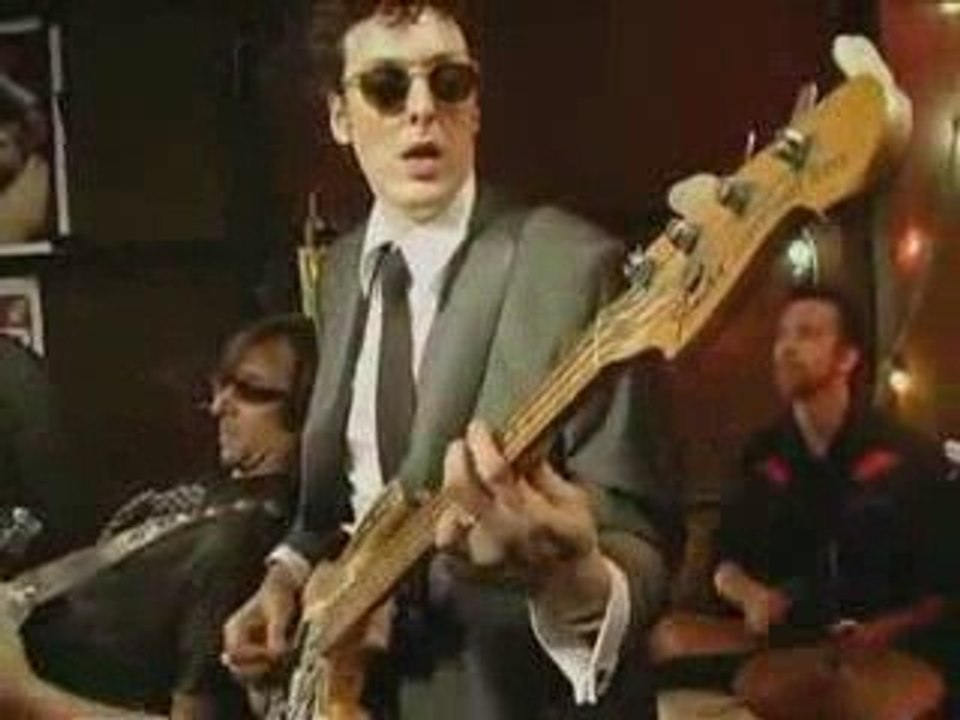 LES PRODUCTEURS DE PORCS NUIT SAUVAGE CLIP CHANSON AVIONS HQ