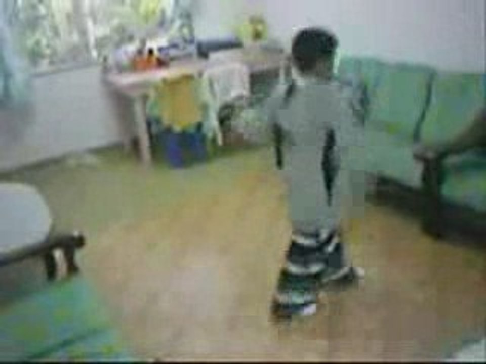 COOLEST DANCING KID EVER! WWW.EPR-HOODIA.COM