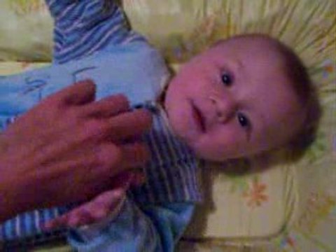 On commence à rire grace aux chatouilles