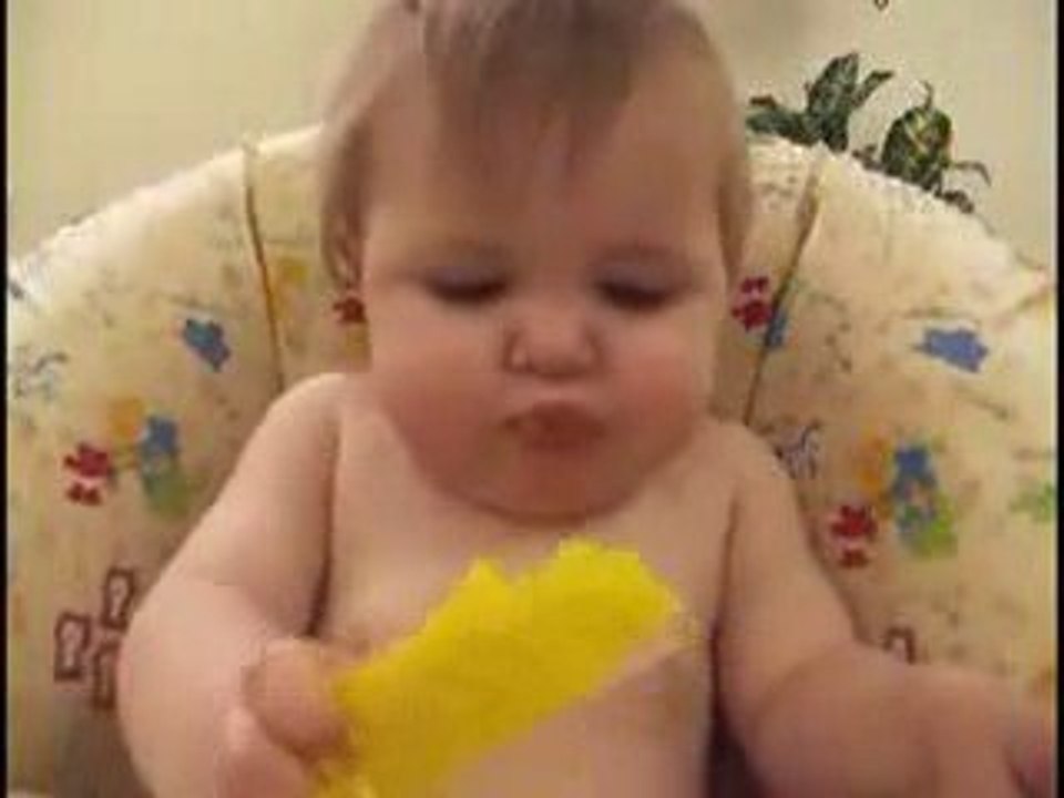 turşu yiyen bebek :)