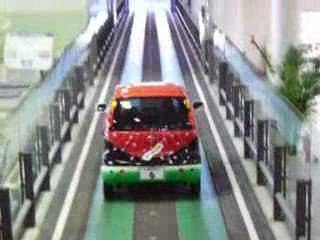 Test d'un concept car au toyota show room de tokyo