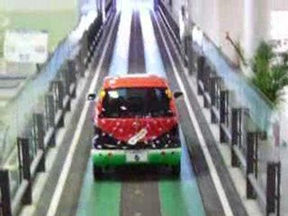 Test d'un concept car au toyota show room de tokyo