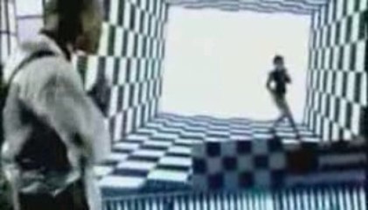 Les Arrivées 30 (Le Sol en Damier et les Dieux)