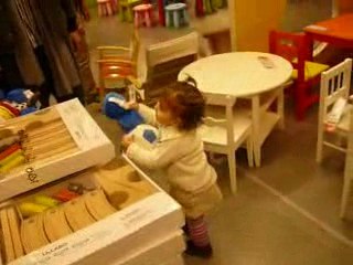 En ikea con las pelotas