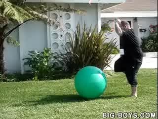 regis joue au ballon