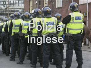 I caschi dei poliziotti italiani!!!