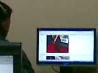 Junaid mughal watching dirty pics 09 04 2009