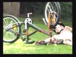 Chute vélo tel père tel fils