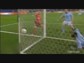 Hamburg SV vs Manchester City_ 1-1 Mathijsen