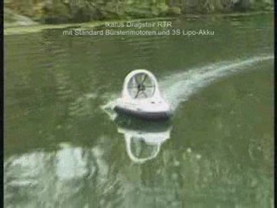 Dragstair Ikarus Hovercraft course sur eau