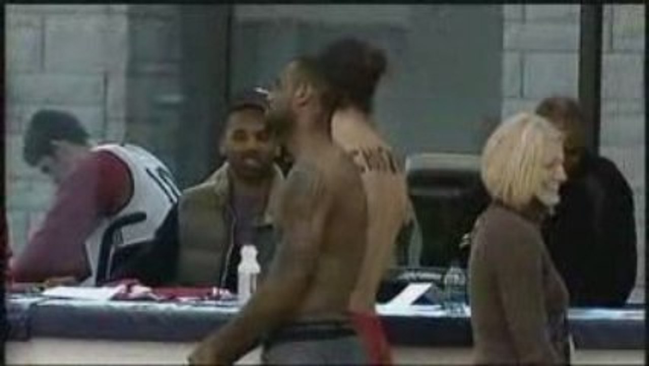 Varejao shows LeBron his "Chosen" Tattoo