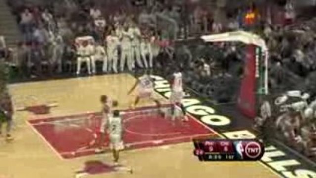 NBA Ben Gordon connects with Tyrus Thomas on the alley-oop p