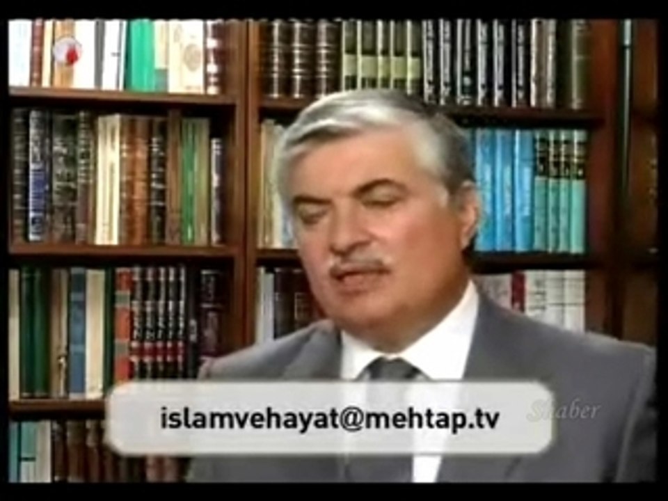 Kadın elbisesi giymek