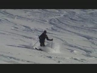 Marion ski sur la piste de la dujon au lioran