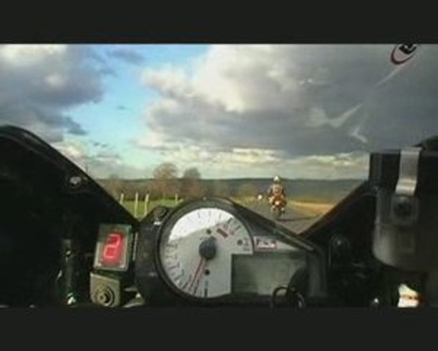 vue des nuages en 1000 gsxr par Jean yves