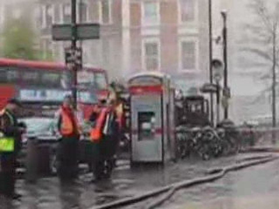 Fire_at_Coca_Cola_Building_-_Hammersmith_Tube_Station