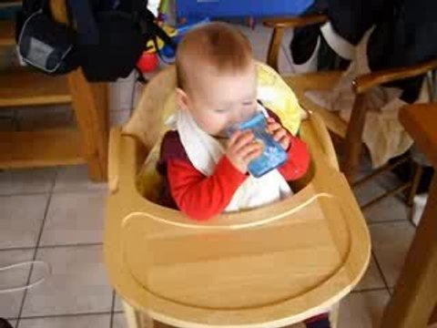 Jeanne boit toute seule