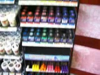 Peintures sur tissus clairs et foncés.