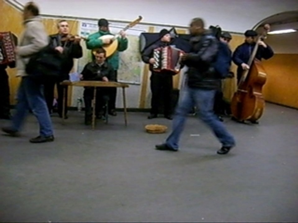 Groupe Tzigane dans le métro parisien
