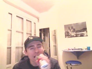 Wiwi égratigne "Ma cigale"