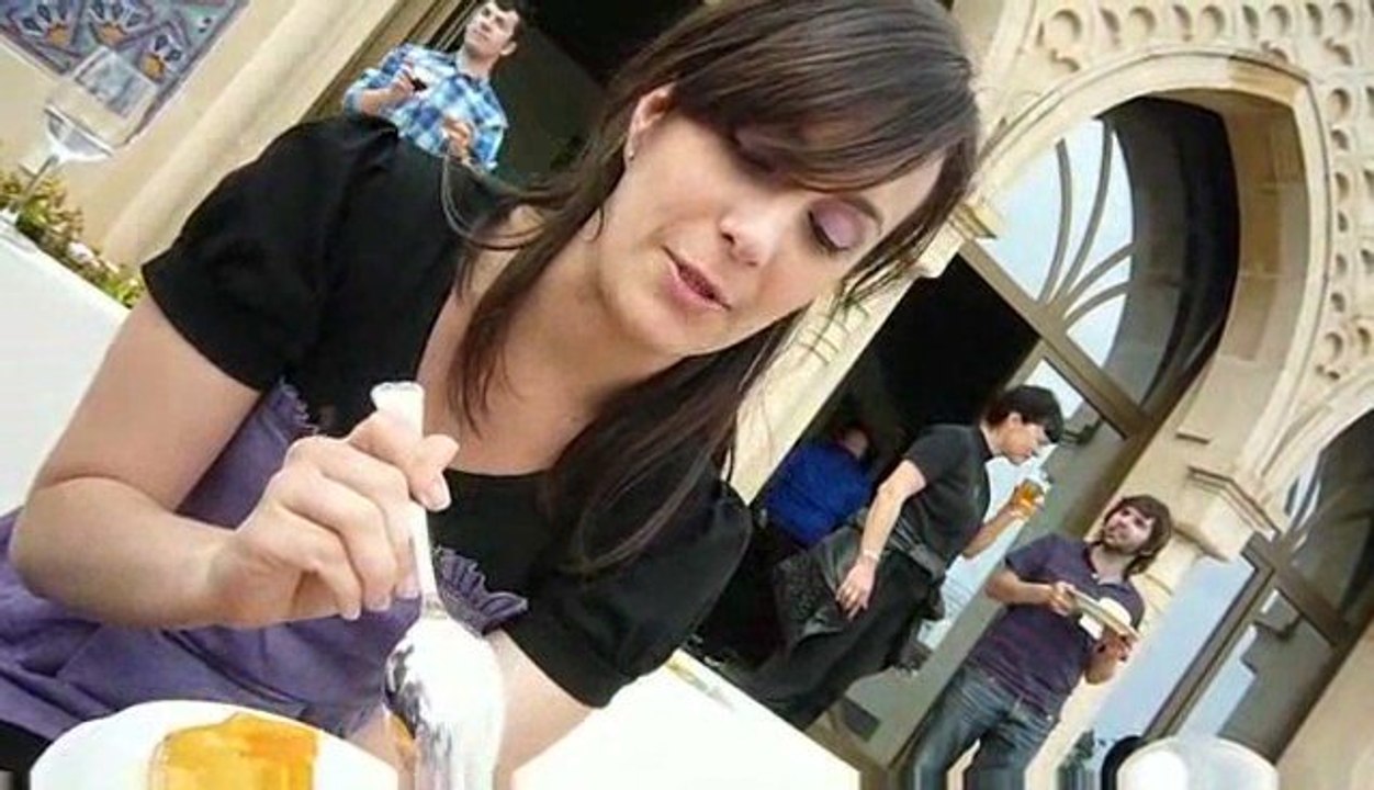 Gina se come unos pasteles (Zemos98-9)