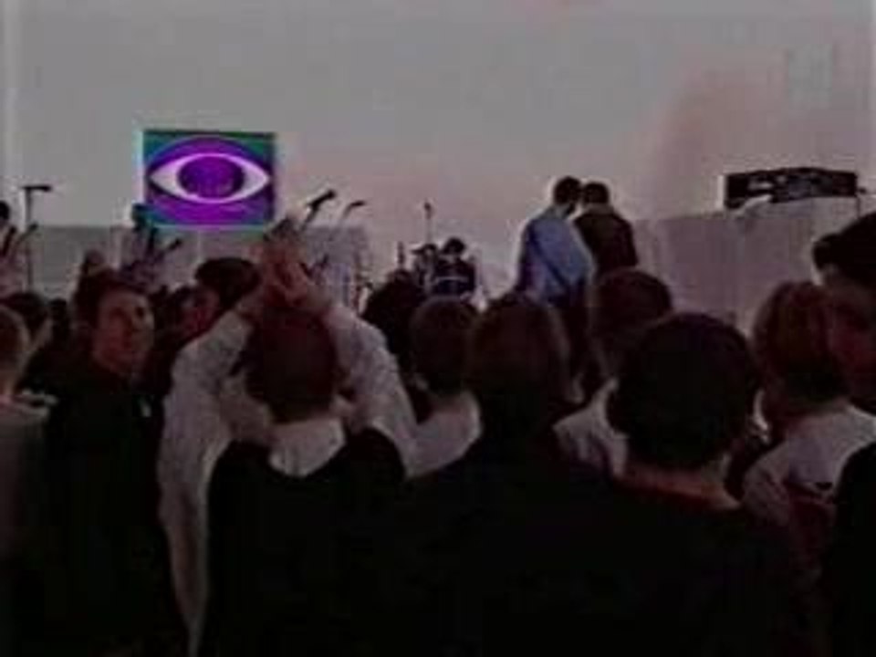 Oasis - Acquiesce (Live White Room)