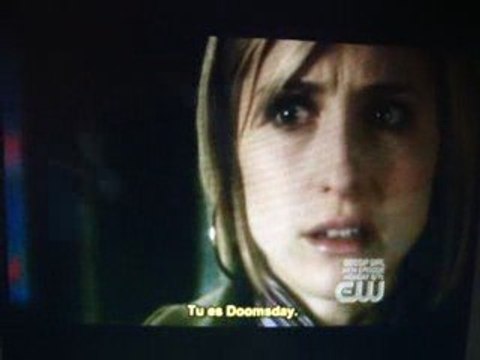 Smallville 8x15 Infamous Chloé et Doomsday