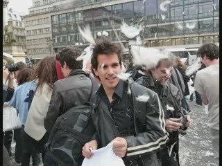 Pillow fight paris 2009