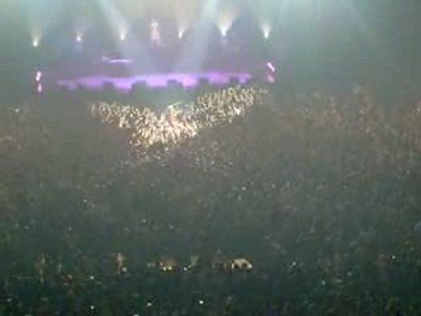 ⁣AKON CONCERT SPORT PALEIS