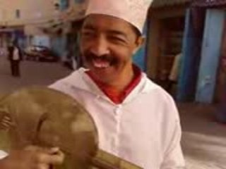 موهبة التلحين لدى الفنان المتجول 🎶