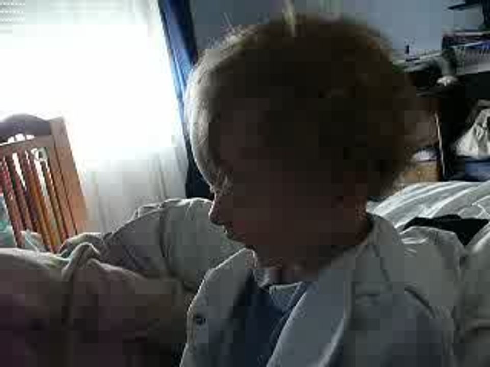 Pauline chante (13 mois et demi)