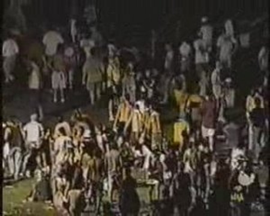 Rage Against The Machine - Bombtrack (Live)