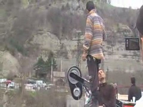 OVS - Saut à l'élastique Jenesaispasqui