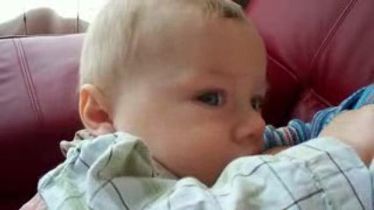 Mon tétouilleur à 8 mois et demi!