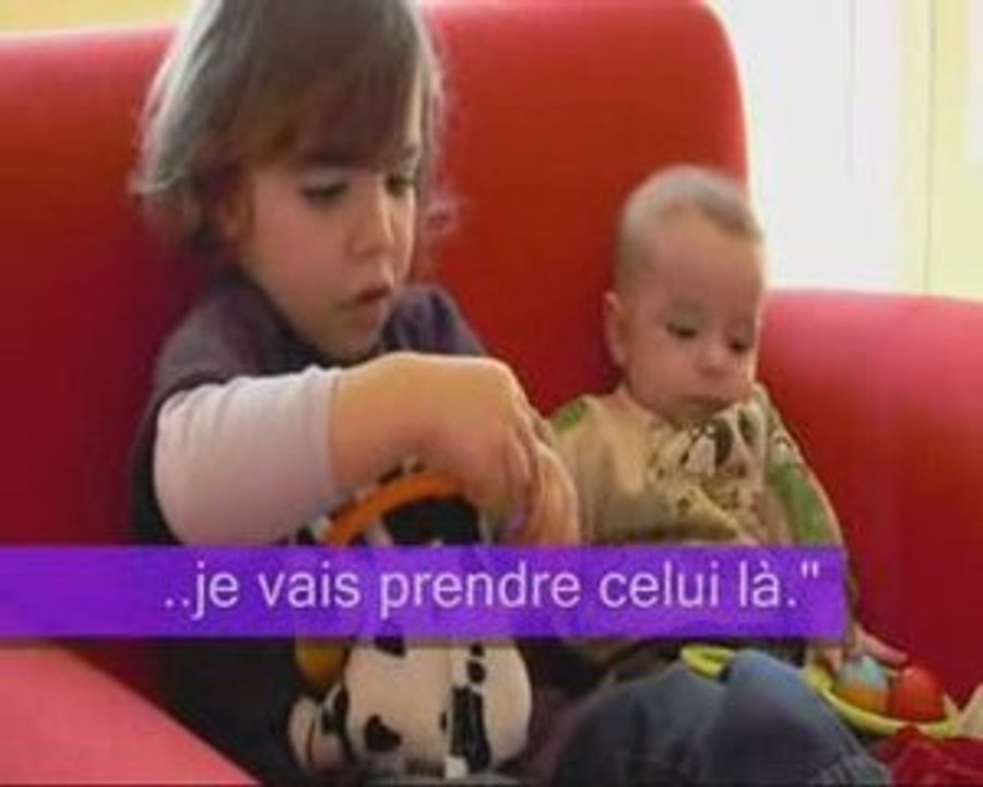 Axelle et Aaron jouent