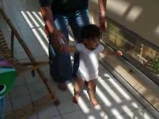 1er pas Nino tt seul