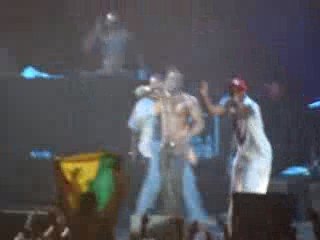 Akon  à Bercy le 11/04/2009   "Right now"