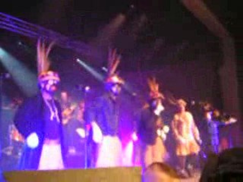 Mets LES PROUT ou j'tue l'chien !