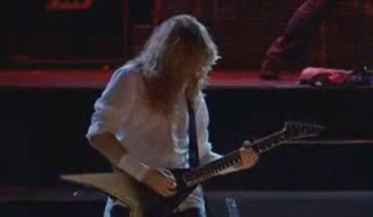 MEGADETH return to hangar live