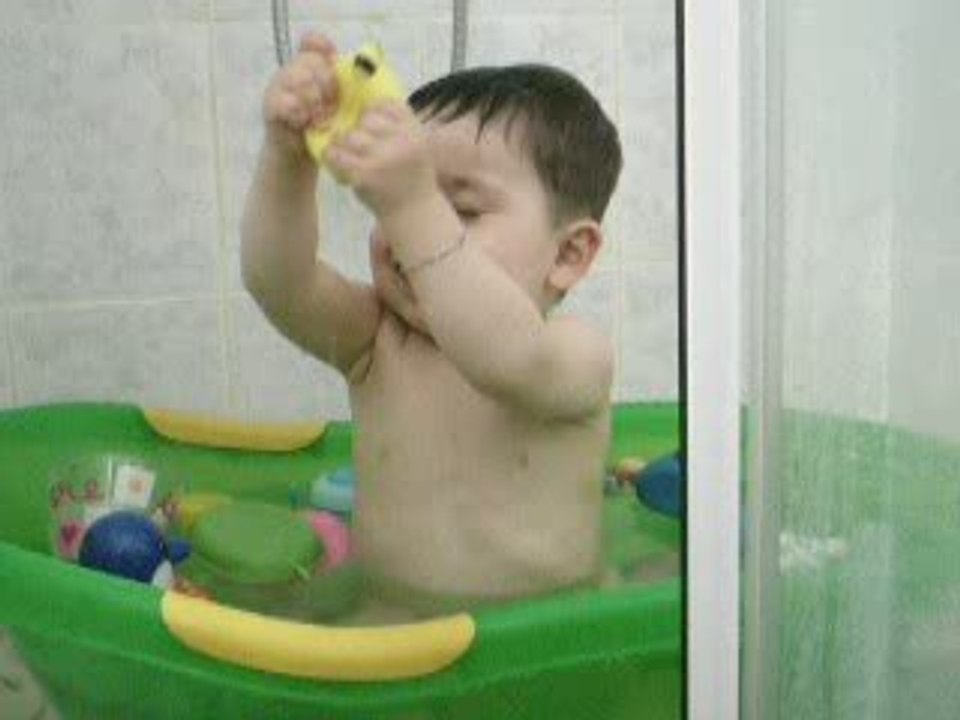 Maxence dans le bain