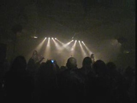 Cracheur de feu festival medieval menhir chevelu