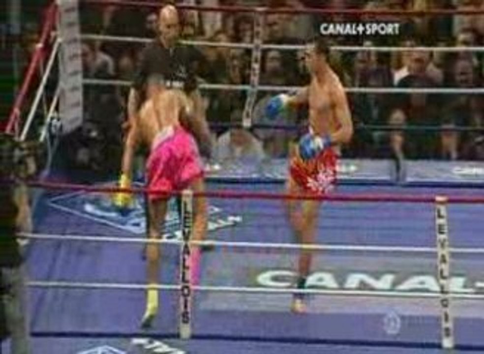 FARID VILLAUME VS KATHAPET - BOXE THAI