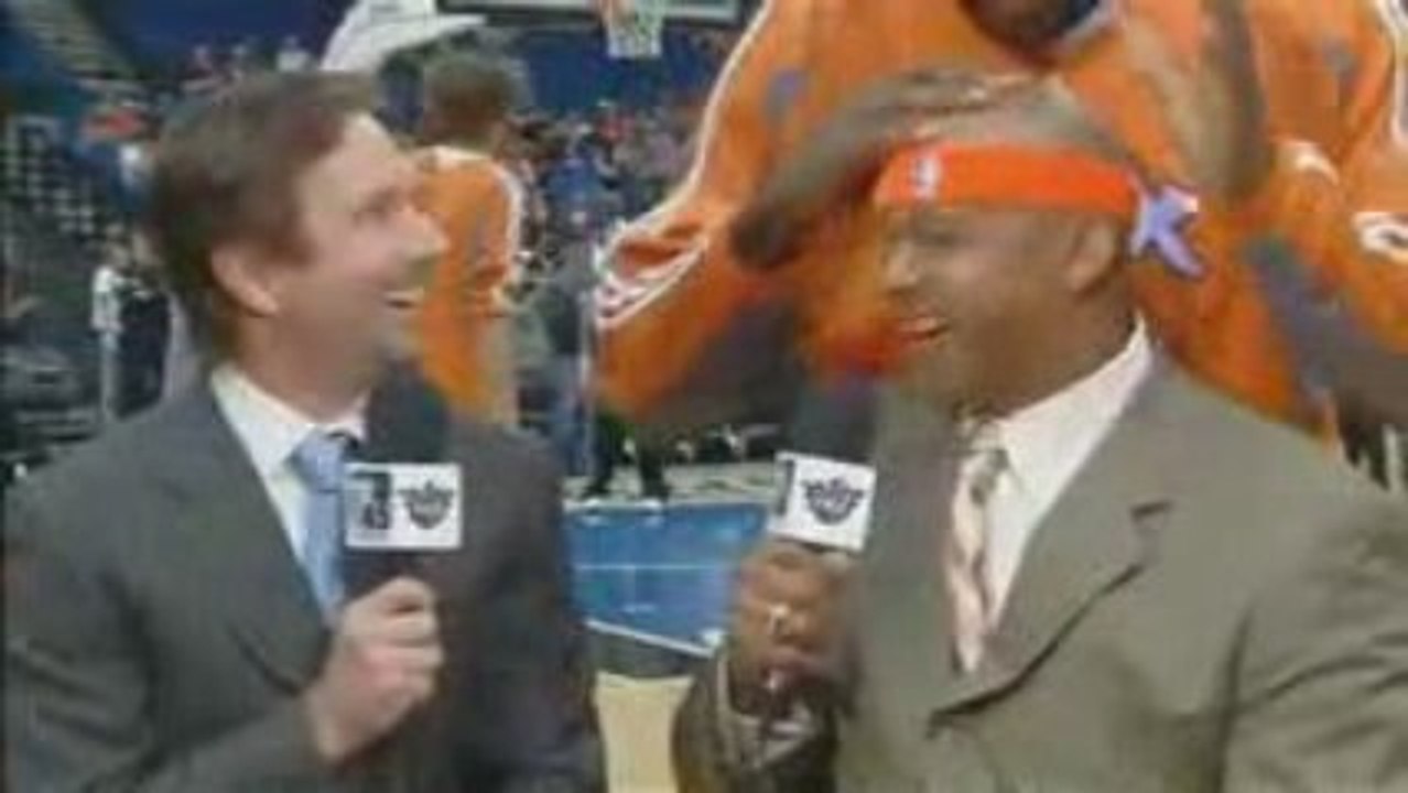 Shaq puts a Headband on Scott Williams