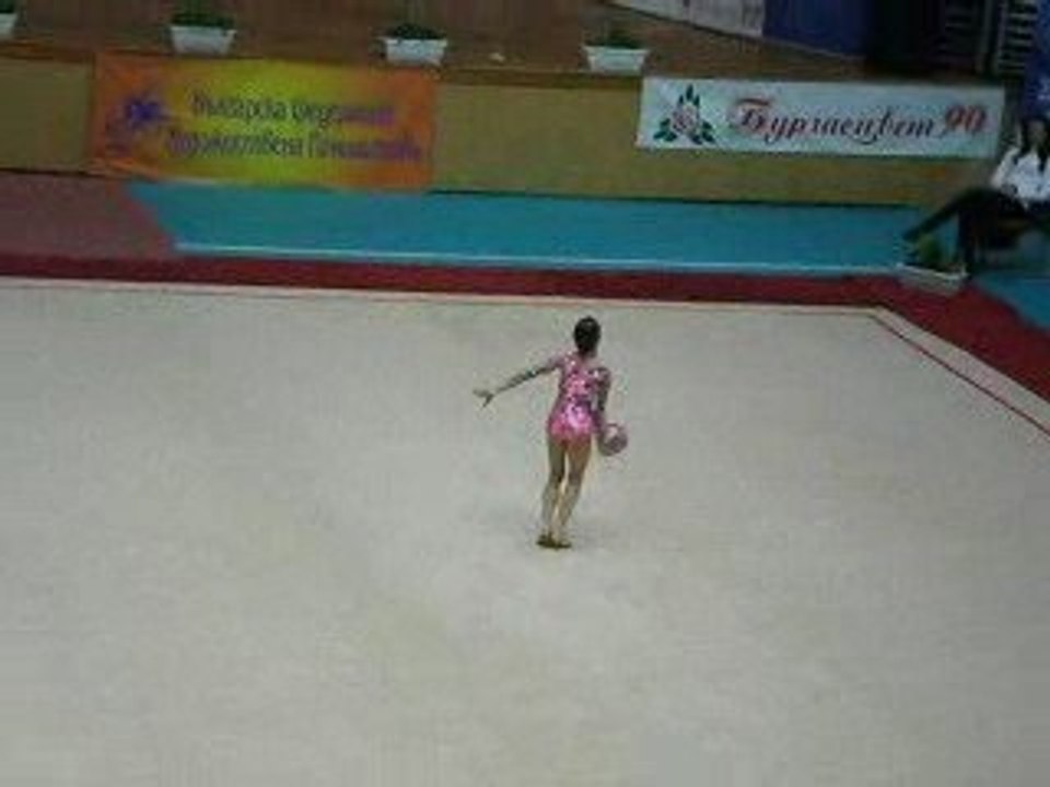 SARA STAIKOVA.ball Q