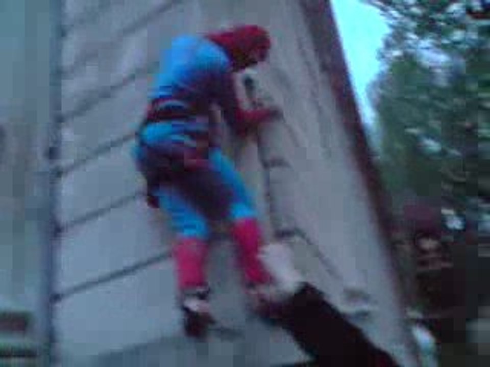 Spider man escalade l o.d.tourisme d avignon