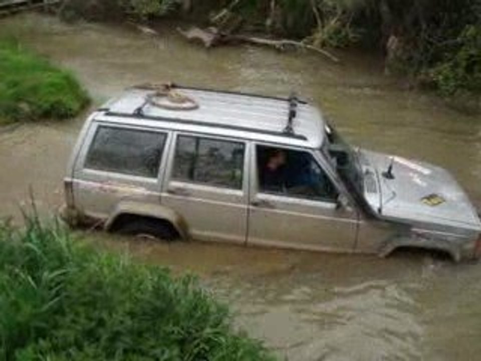 4x4 dans l'eau
