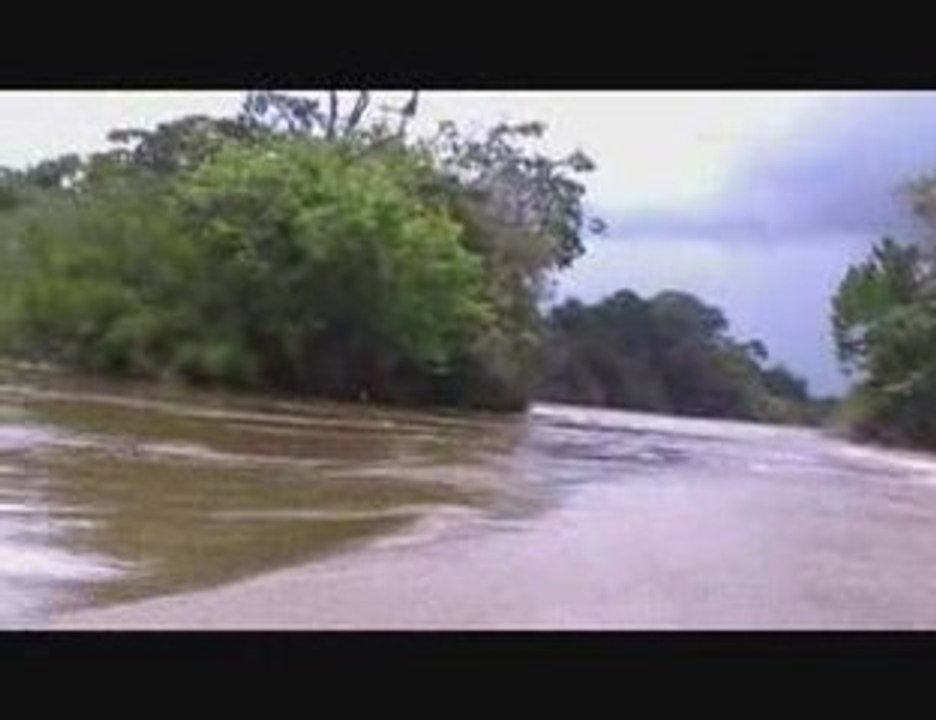 Passage de saut sur le Maroni