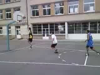 Dunk apres une suite de claquette