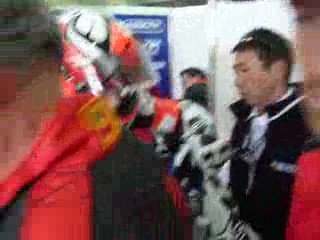 Rentrée au stand, après la chute