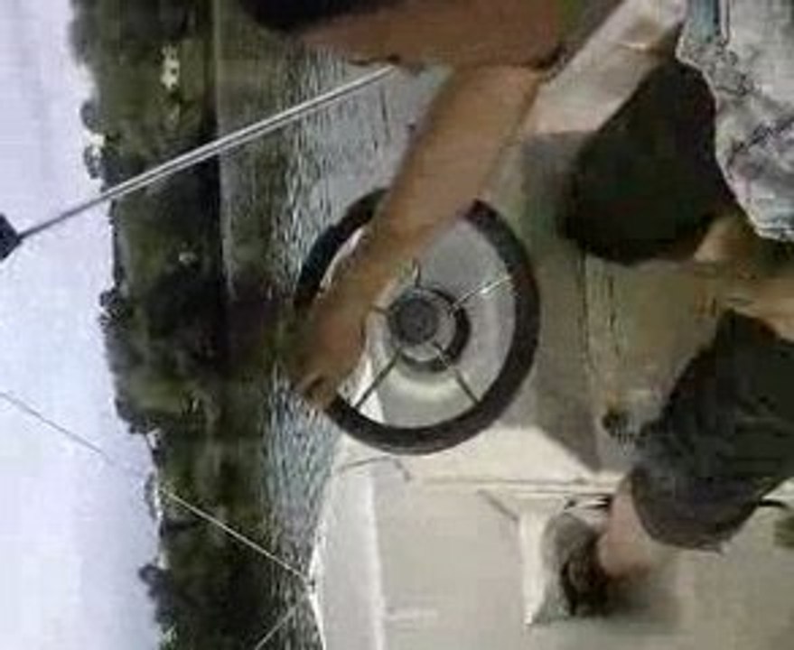 WAPO AOC PILOTE UN BATO 2